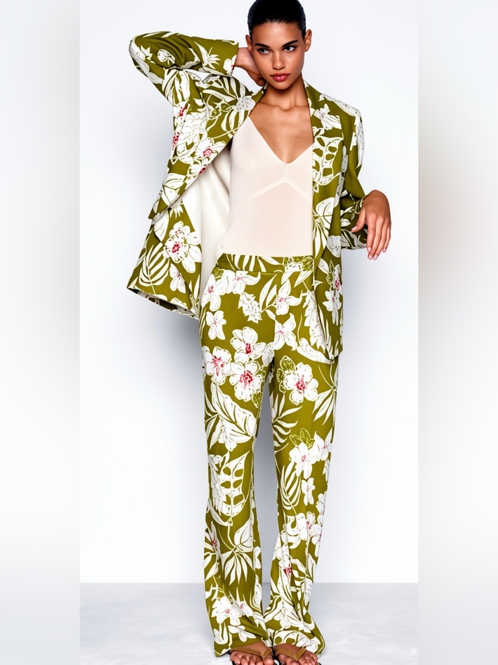 NEW ZARA ( TWO PIRCE SET ) LINEN PRINT PANTS AND BLAZER  SIZE XS